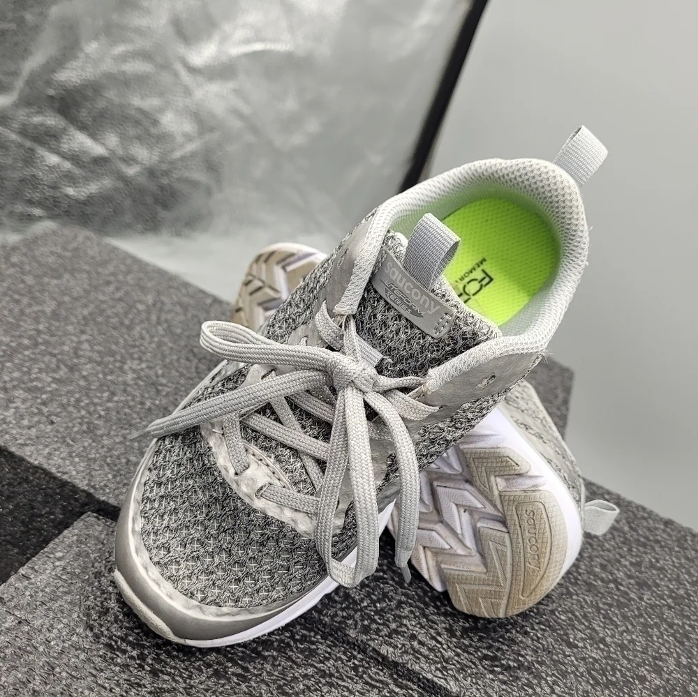 Saucony Girl's Liteform Feel Sneaker, Light Grey Size 13W